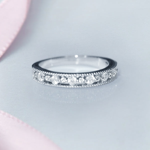 The Banded Laurel Ring