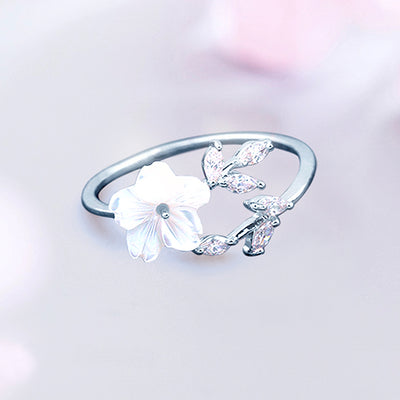 The Pristine Flower Ring