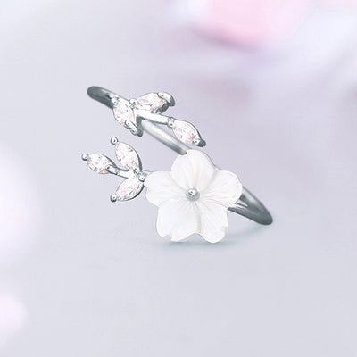 The Pristine Flower Ring