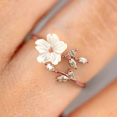 The Pristine Flower Ring